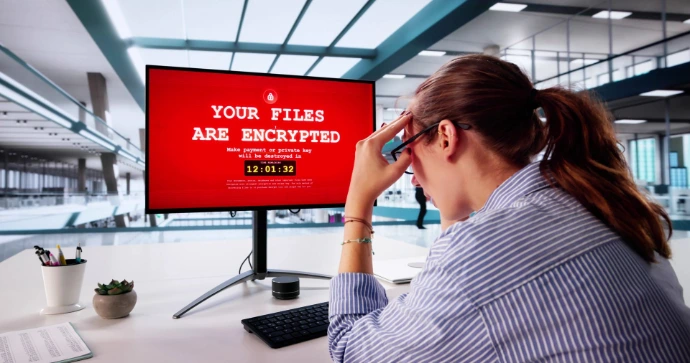 Ransomware pc stressed woman
